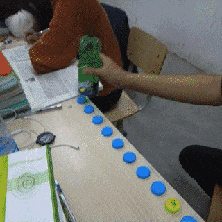 搞笑Gif: 大爷卖肉是认真的! 哈哈不知道是哪里的? 这么有福气能吃上这种肉!