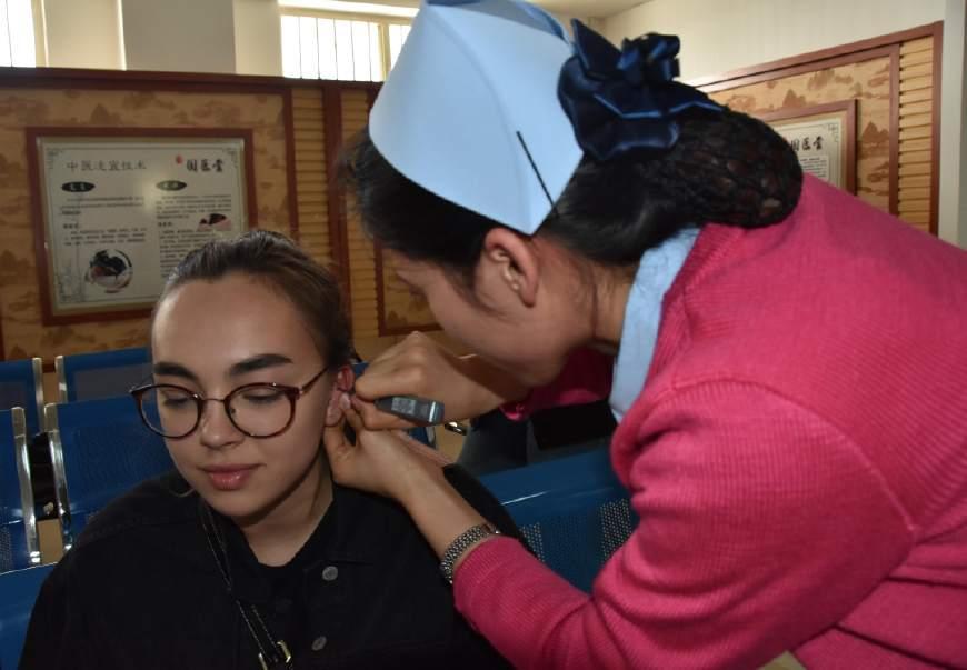 宝宝半夜胎动活跃，那是他在向你警告，宝妈你这方面做得不对