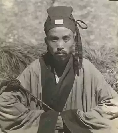 清末道士老照片, 个个仙风道骨, 最后一位很像西游记里的百眼魔君