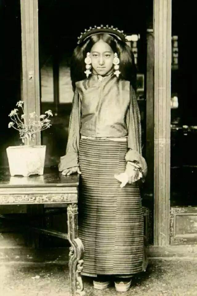 清朝罕见老照片: 慈禧的妹妹好美, 最后一张特别像迪丽热巴!