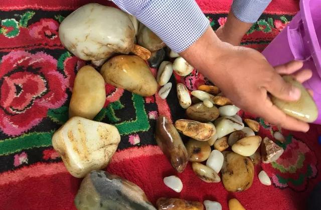 和田玉籽料“采玉”点考察