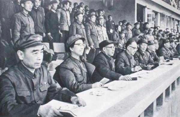 周恩來與江青不同時期的罕見合照