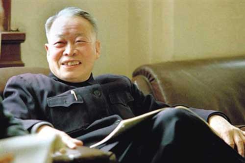 儿子被人起绰号, 父亲直接将名字改为绰号, 结果几十年后名震天下