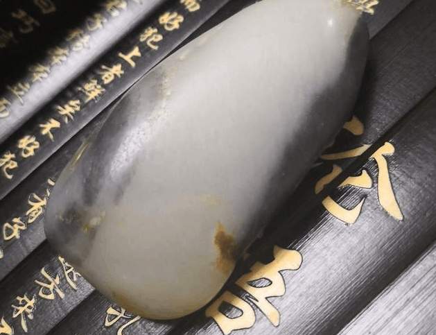 顶部竖裂, 侧面横切裂, 背面网状裂, 这块和田白玉独籽还有救吗?