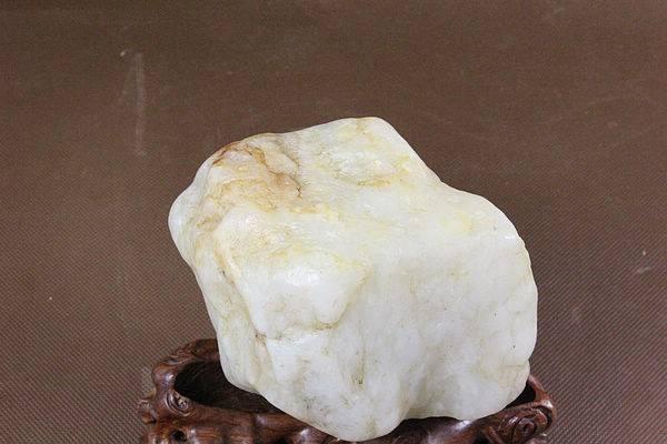 一千元的和田玉被各级商贩加价, 到了购买者手里就是上万了