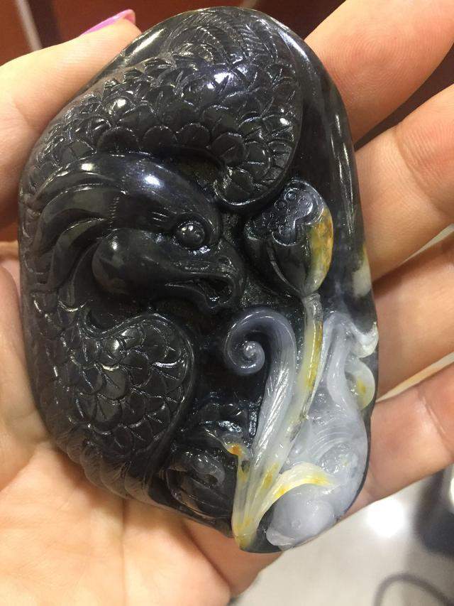 颇为珍稀的墨玉籽料如今什么市场行情