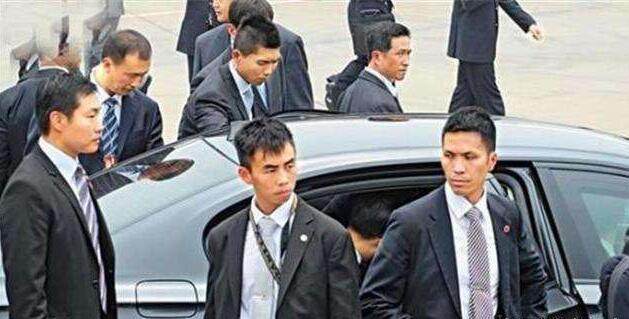 他逃到小国建黑帮, 当地黑帮吓得报警, 警方: 管不了!