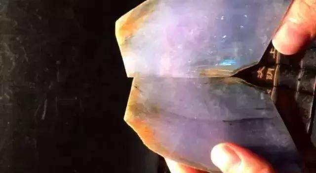 男子拿百万赌玉, 妻子和别人跑了, 差点沦为乞丐, 这块料子救了他