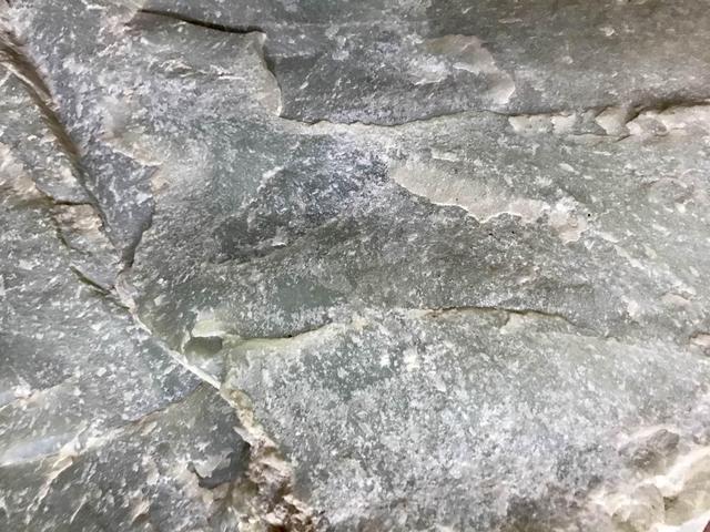 一千元的和田玉被各级商贩加价, 到了购买者手里就是上万了