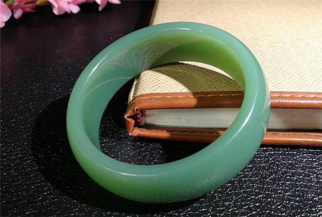 你扔掉的是石头, 别人捡到的是宝马, 奔驰, 奥迪