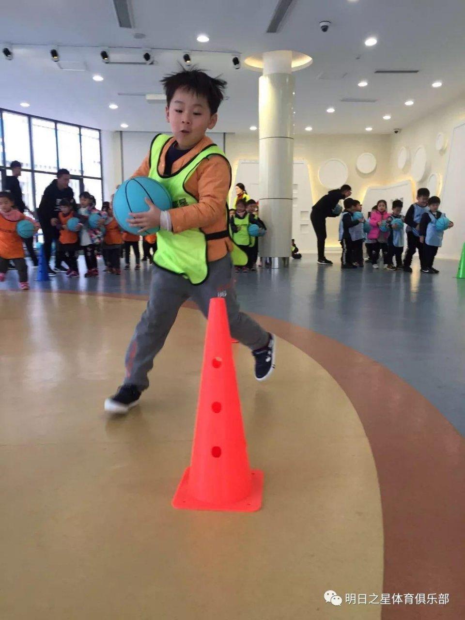 驻马店4-7岁幼儿篮球启蒙班学员将全面开启暑期集训模式