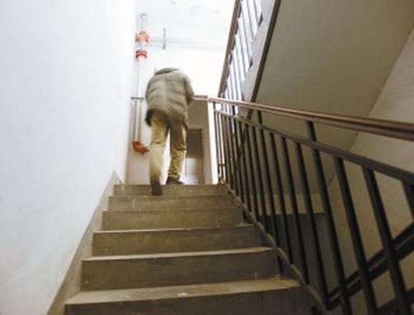 售楼经理: “黄金楼层”只有这几层, 不潮湿不积灰, 视野又开阔