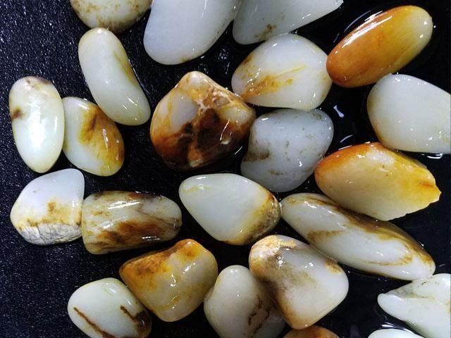 和田玉籽料原石是如何演变的!