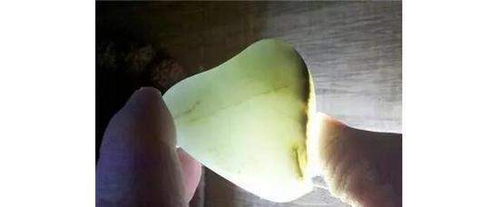 和田玉中的水线玉裂石筋你都知道吗?