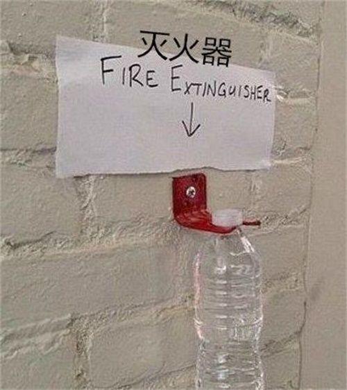 妹子, 剛下班吧, 自己號牌都忘摘了, 回家老公會咋想啊?