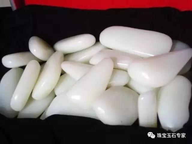 最新消息: 花2.8万买的“和田玉”竟是大理石