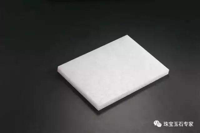最新消息: 花2.8万买的“和田玉”竟是大理石