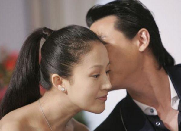 鲍蕾和陆毅现身活动, 鲍蕾长发素颜美翻了, 怪不得陆毅一见钟情!