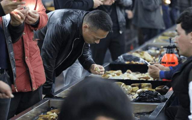 搞玉的都不容易! 互利共赢十白九松、十籽九裂, 和田玉就是这么残忍