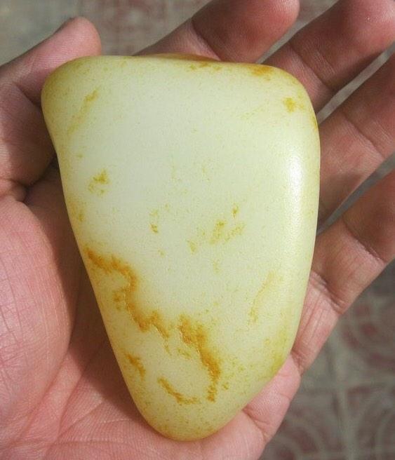 任性! 赌石赌出2500万巨债