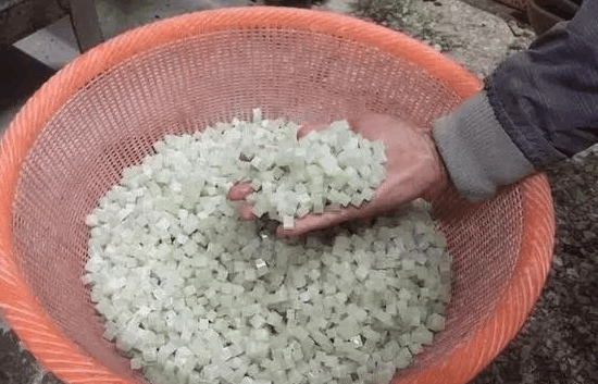 真的是土豪! 8公斤和田玉籽料统统车珠子!