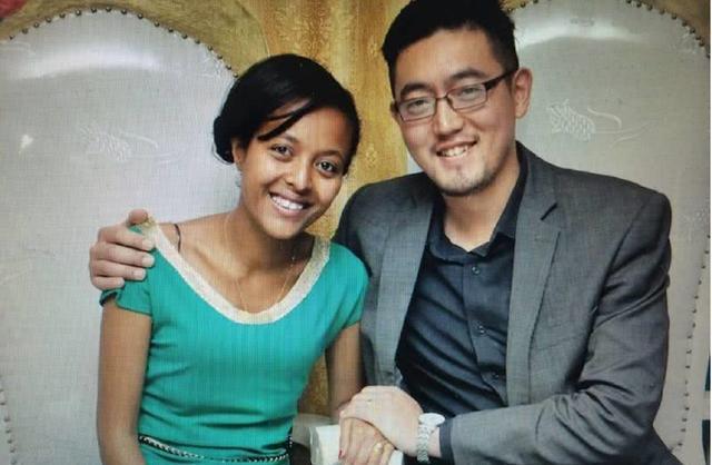 广东小伙娶黑人媳妇, 婚后一年直言: 什么都好, 就担心这点