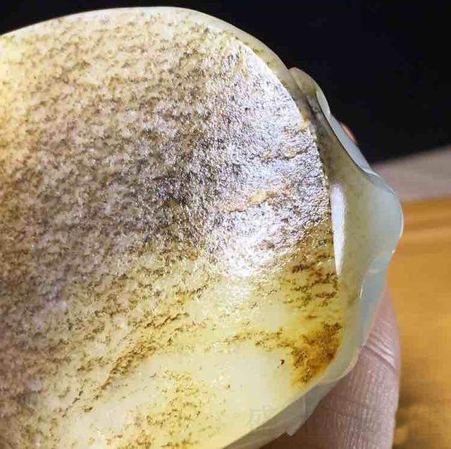 和田玉中的秋梨皮到底美在哪? 如何让那么多收藏家如痴如醉!