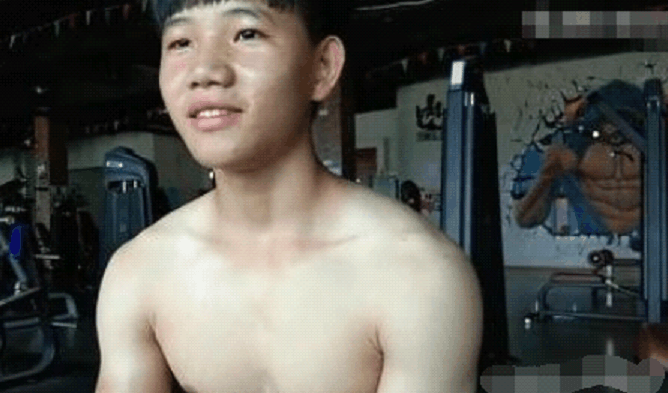 少年疯狂健身, 练出八块腹肌却被嫌弃, 女同学: 一身肌肉真恶心!