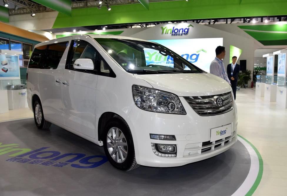 董明珠的电动埃尔法终于来了, 6米配十座, 充电5分钟能跑200公里!