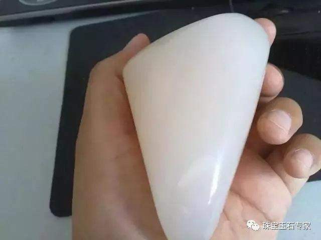 最新消息: 花2.8万买的“和田玉”竟是大理石