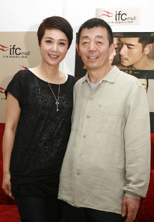 “其貌不扬”却娶了漂亮妻子的4大男星, 网友: 好白菜被猪拱了!