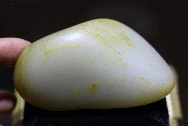 真正的籽料和田玉长什么样? 千万别挑花了眼!