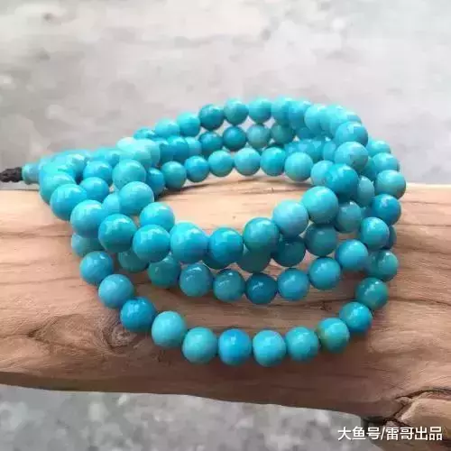 绿松石盘了一段时间变白,这是因为什么?