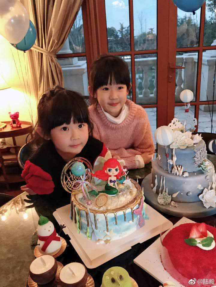 陆毅为女儿小叶子庆生, 两姐妹简直就是复制粘贴