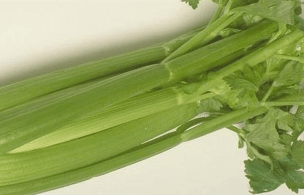 芹菜|医生忠告： 芹菜和它一起吃等于“在吃毒”， 一定要告诉家里人！