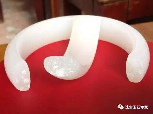 最新消息: 花2.8万买的“和田玉”竟是大理石