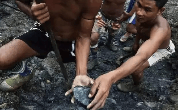 为了这块玉石, 他们赌上了一生