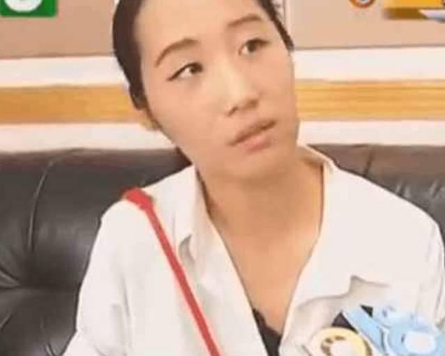 女子花2万多买下奢侈包, 伸手一摸就懵圈了, 哪有这么糊弄人的