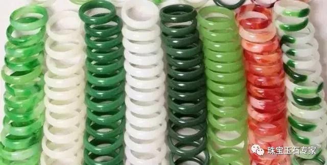 最新消息: 花2.8万买的“和田玉”竟是大理石