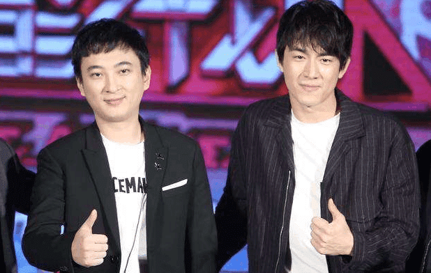 王思聪与冯提莫深夜独处一室, 王思聪高调发朋友圈, 吊足网友胃口