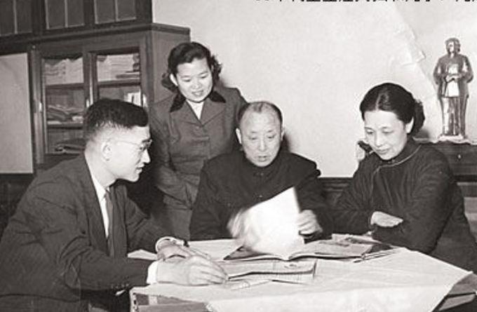 蔣介石手下最厲害的虎將, 掌管國民黨三分之一的兵力, 娶北大校花