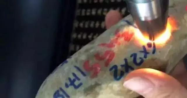 男子拿百万赌玉, 妻子和别人跑了, 差点沦为乞丐, 这块料子救了他