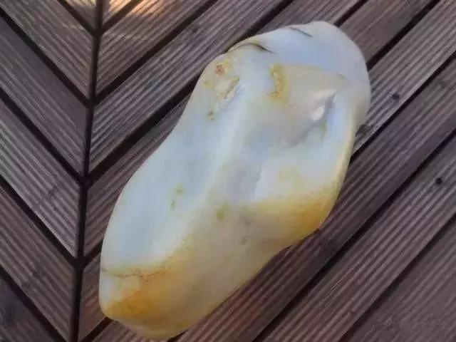 真的是土豪! 8公斤和田玉籽料统统车珠子!