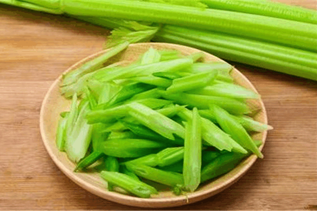芹菜|医生忠告： 芹菜和它一起吃等于“在吃毒”， 一定要告诉家里人！