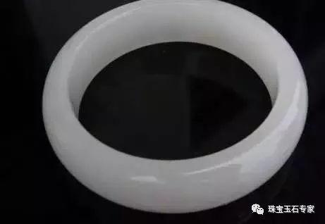 最新消息: 花2.8万买的“和田玉”竟是大理石