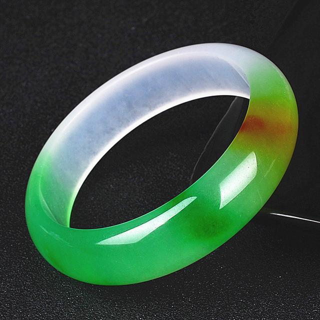 惊讶! 8吨的料子, 开出了7000块手镯