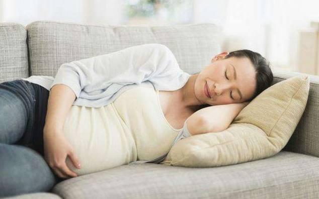 宝宝半夜胎动活跃，那是他在向你警告，宝妈你这方面做得不对