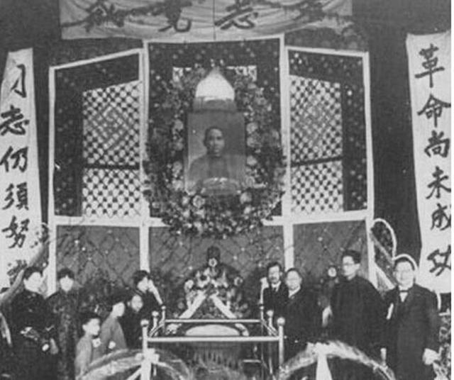 1945年孙中山离世, 前后换了4口棺材, 现在却躺着梅兰芳