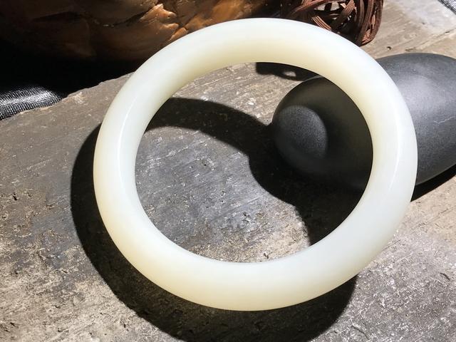 和田玉那么贵, 为什么和田玉玩家、玉商、玉雕师、都说自己很穷?