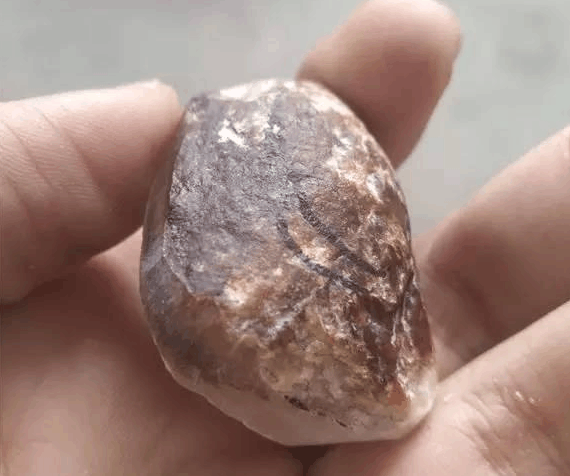 和田玉有瑕疵是不完美? 可以化腐朽为神奇吗?